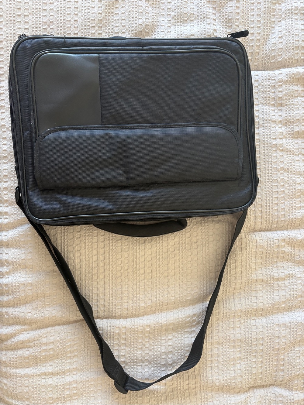 Men's Black Laptop Messenger Bag - Classic Professional Carry
